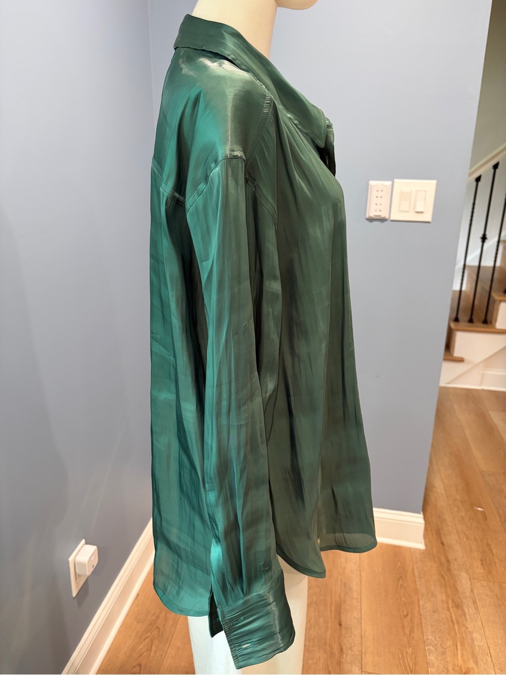 Anthropologie Emerald Green Semi Sheer Satin Button Down Blouse Size Medium - Picture 5 of 8